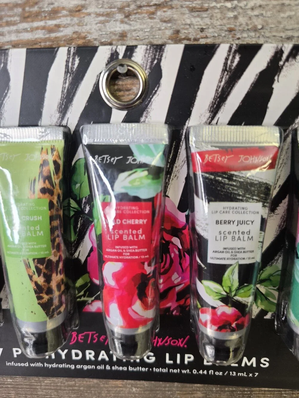 Betsey Johnson 7 Pc Hydrating Lip Balm Gift Set, NWT